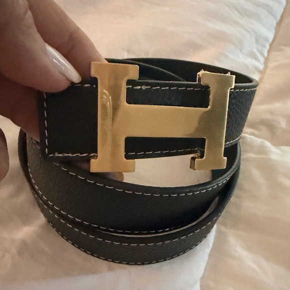 Gold H Buckle unisex Belt - Designer Style 45” L with white stitching - Picture 4 of 9